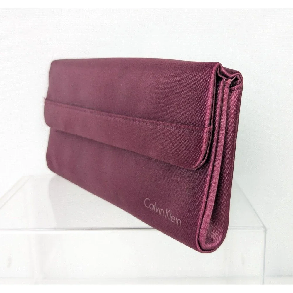 Calvin Klein Burgundy Nylon Clutch Cosmetics Toiletries Case Magnetic Close